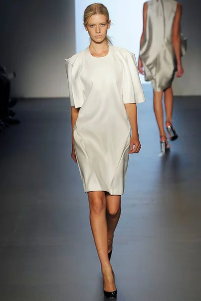 Look 11
